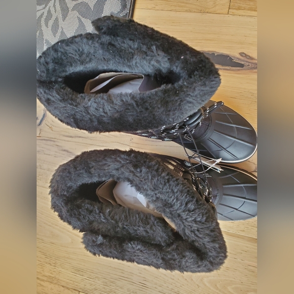 Nwt size 2 Thinsulate winter boots - Picture 3 of 10